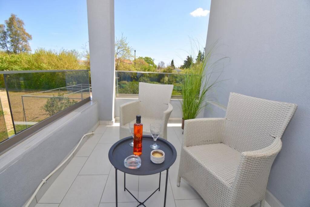 Potamos Deluxe White Apartment Exterior photo